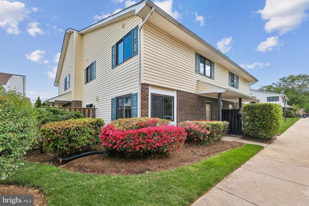 9017 Sandalwood Drive #b photo 1