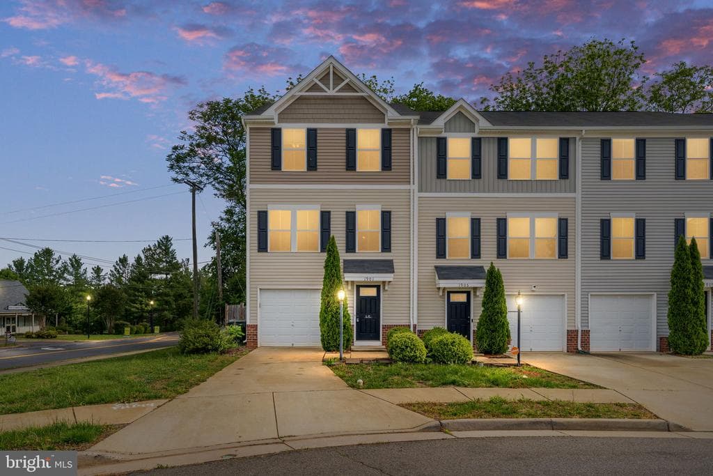 1901 Crepe Myrtle Lane photo 1
