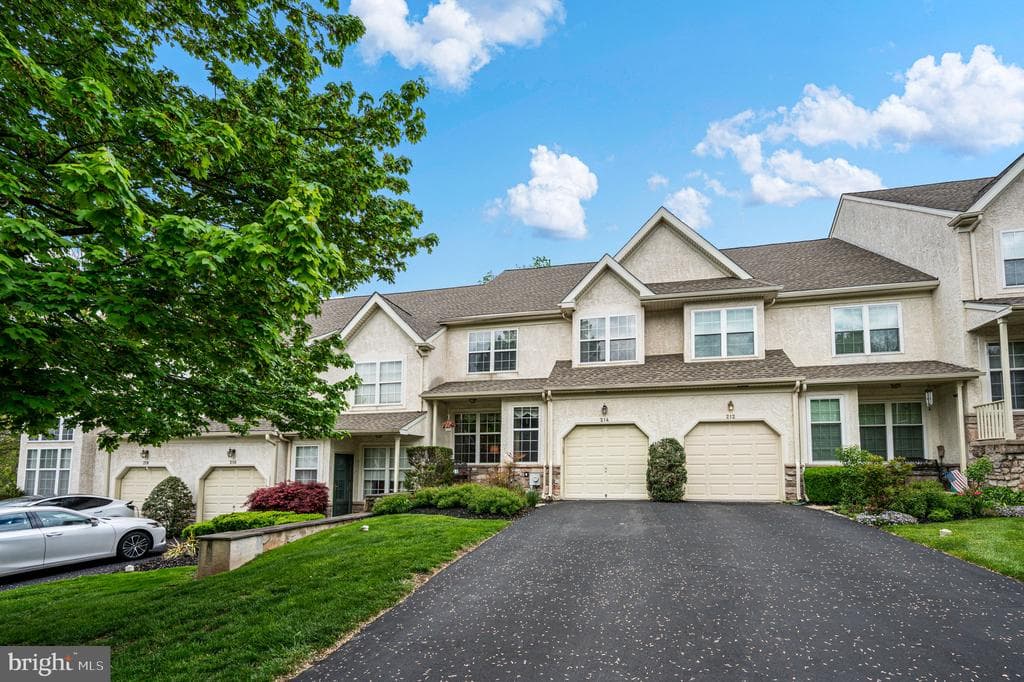 214 Brookdale Court photo 1