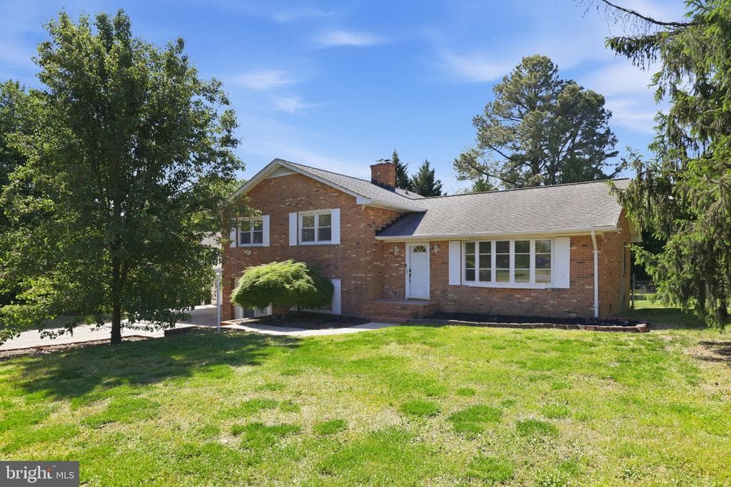 5912 Watson Lane photo 1