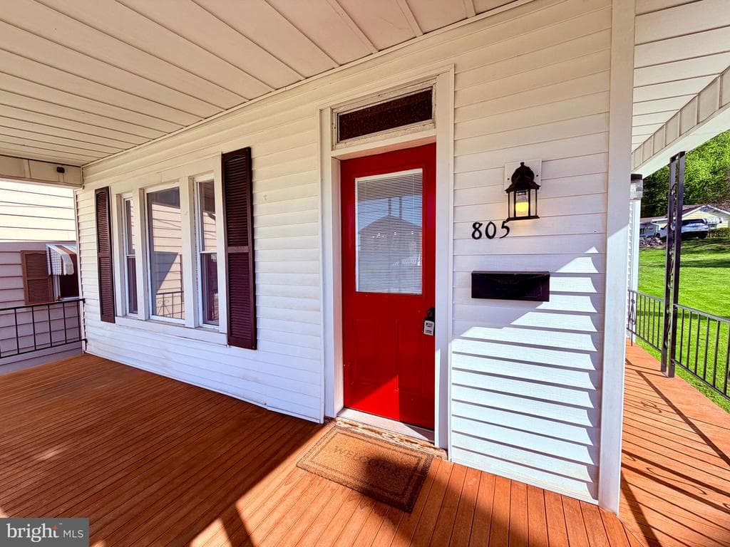 805 E Grand Avenue photo 1