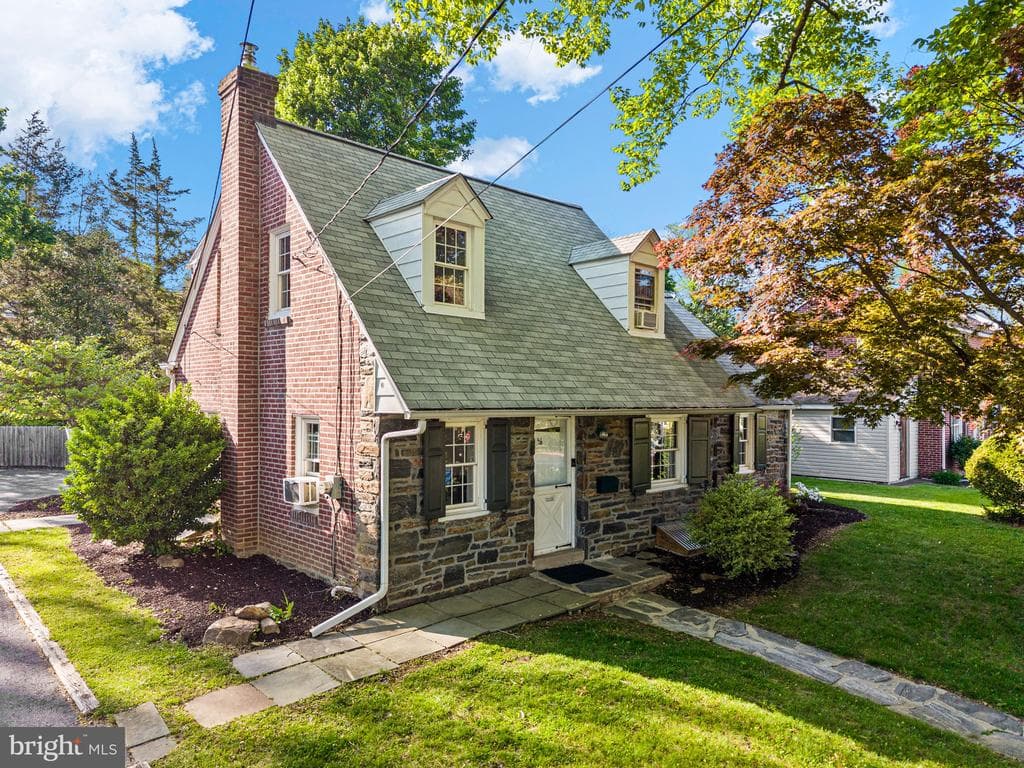 56 N Brookside Rd photo 1
