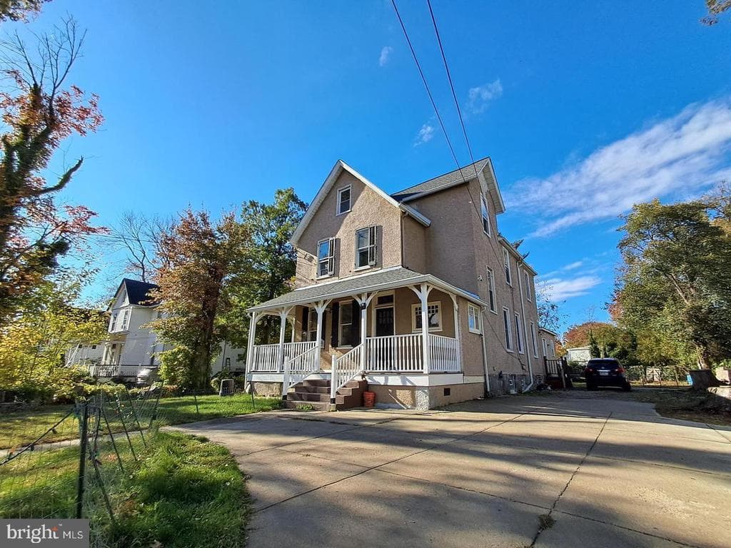 108 S Clifton Avenue photo 1