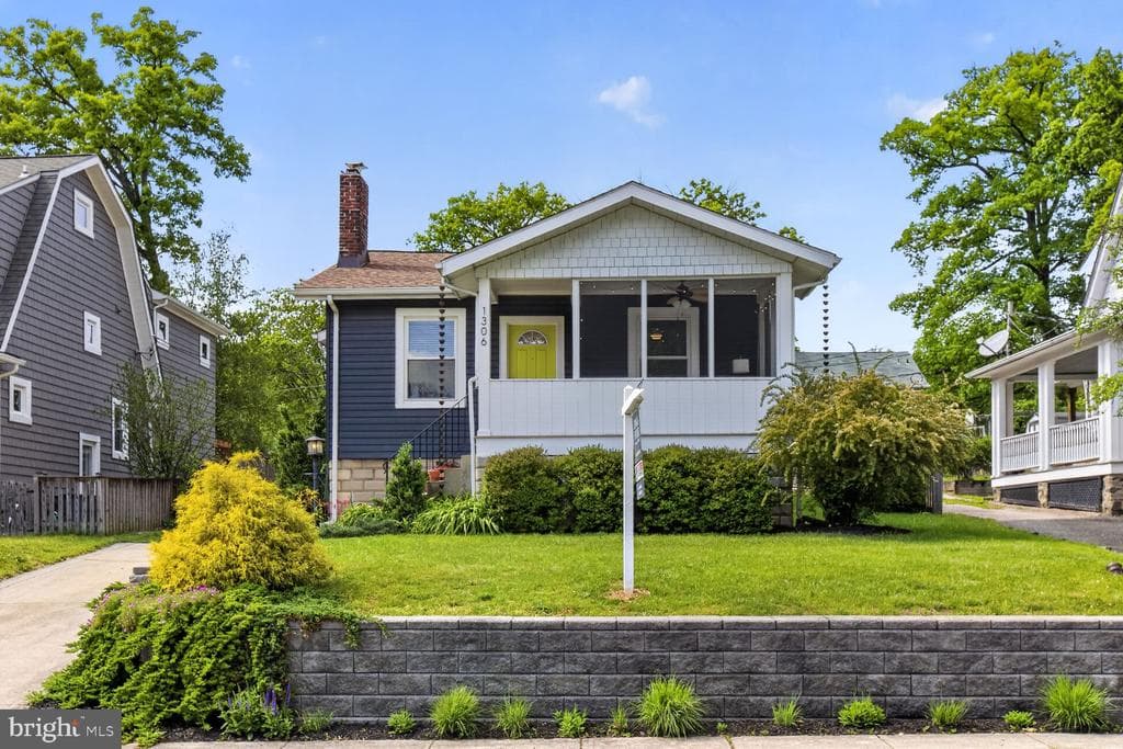 1306 Midvale Avenue photo 1