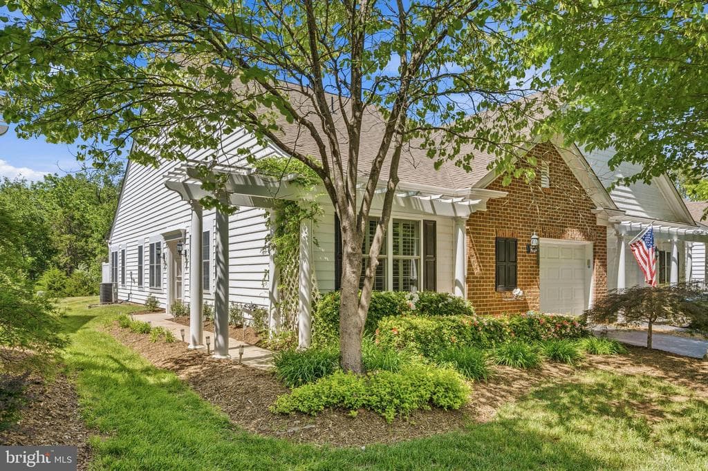 44394 Oakmont Manor Square photo 1
