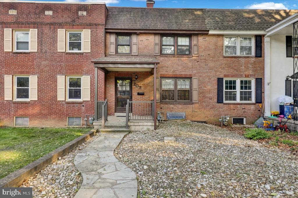 203 Sycamore Road photo 1