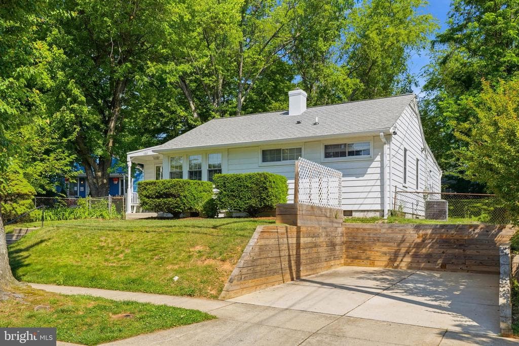 1102 Broadwood Drive photo 1