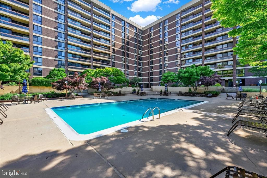 4100 N Charles Street #1110 photo 1