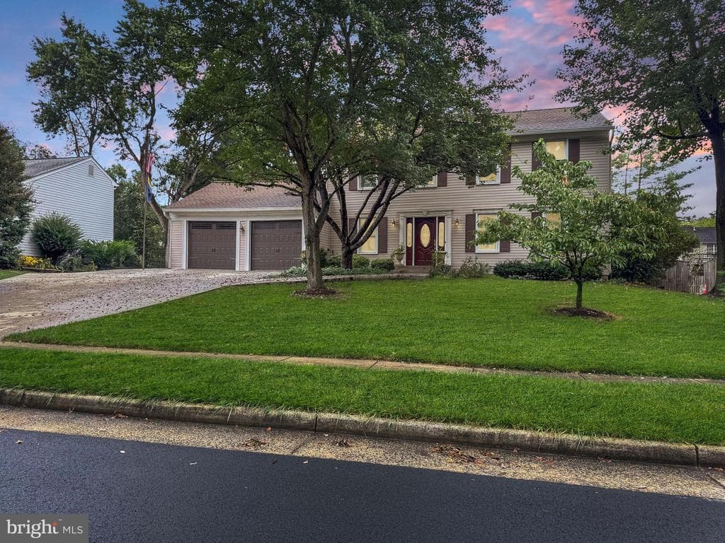 5705 Mackenzie Street photo 1