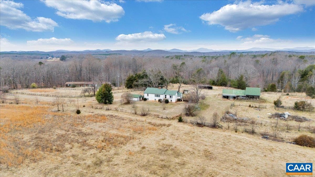 2420 James River Rd photo 1