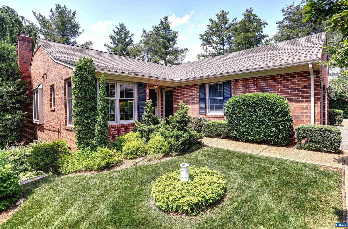 560 Worthington Dr photo 1