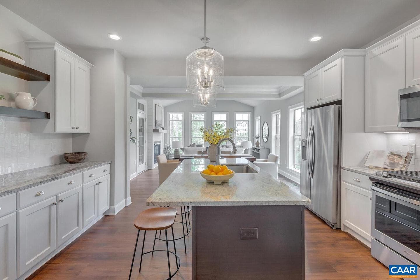 2022 Larkin Ave photo 1