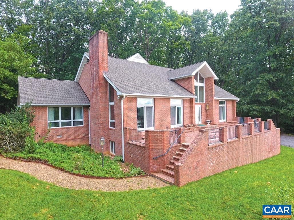 1505 Highland Cir photo 1