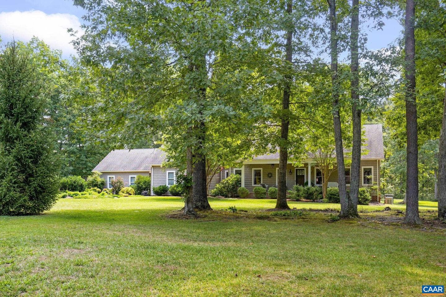 240 Meghans Ln photo 1
