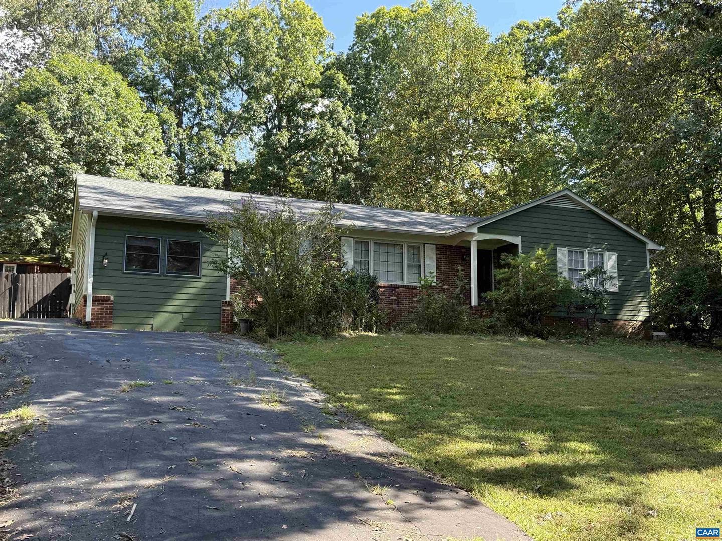 725 Yorkshire Rd photo 1