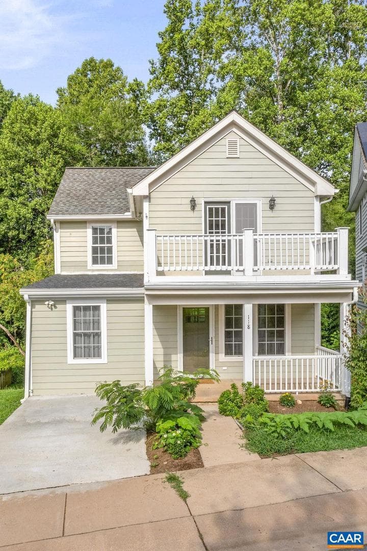 118 Roys Pl photo 1