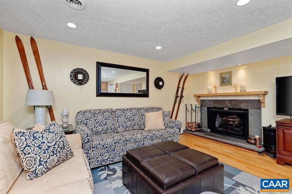 411 Three Ridges Condos photo 1