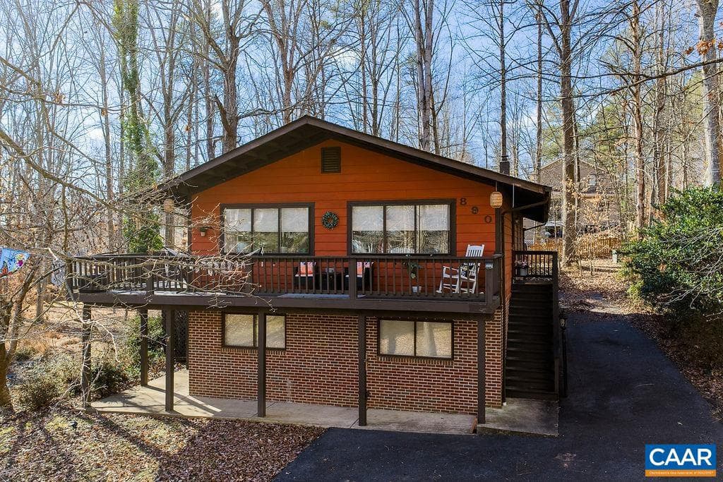 890 Jefferson Dr photo 1