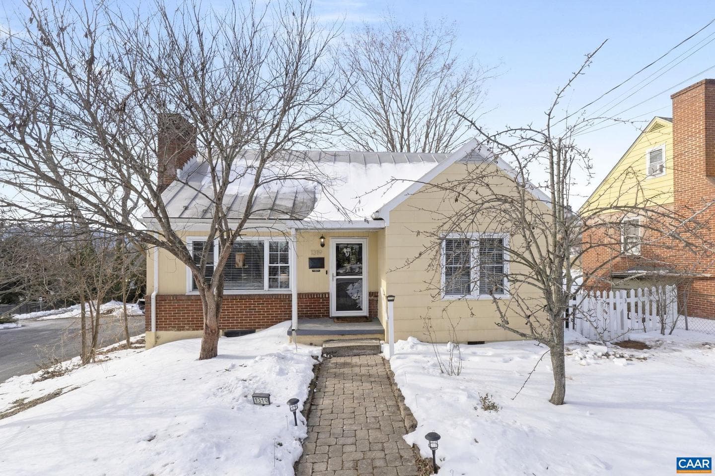 1319 Riverdale Dr photo 1