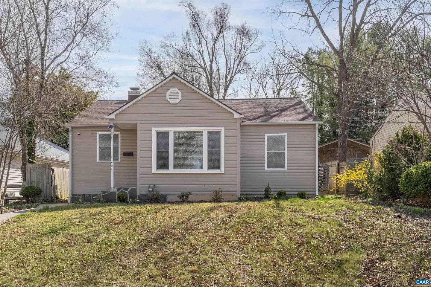 424 Oak Ave photo 1