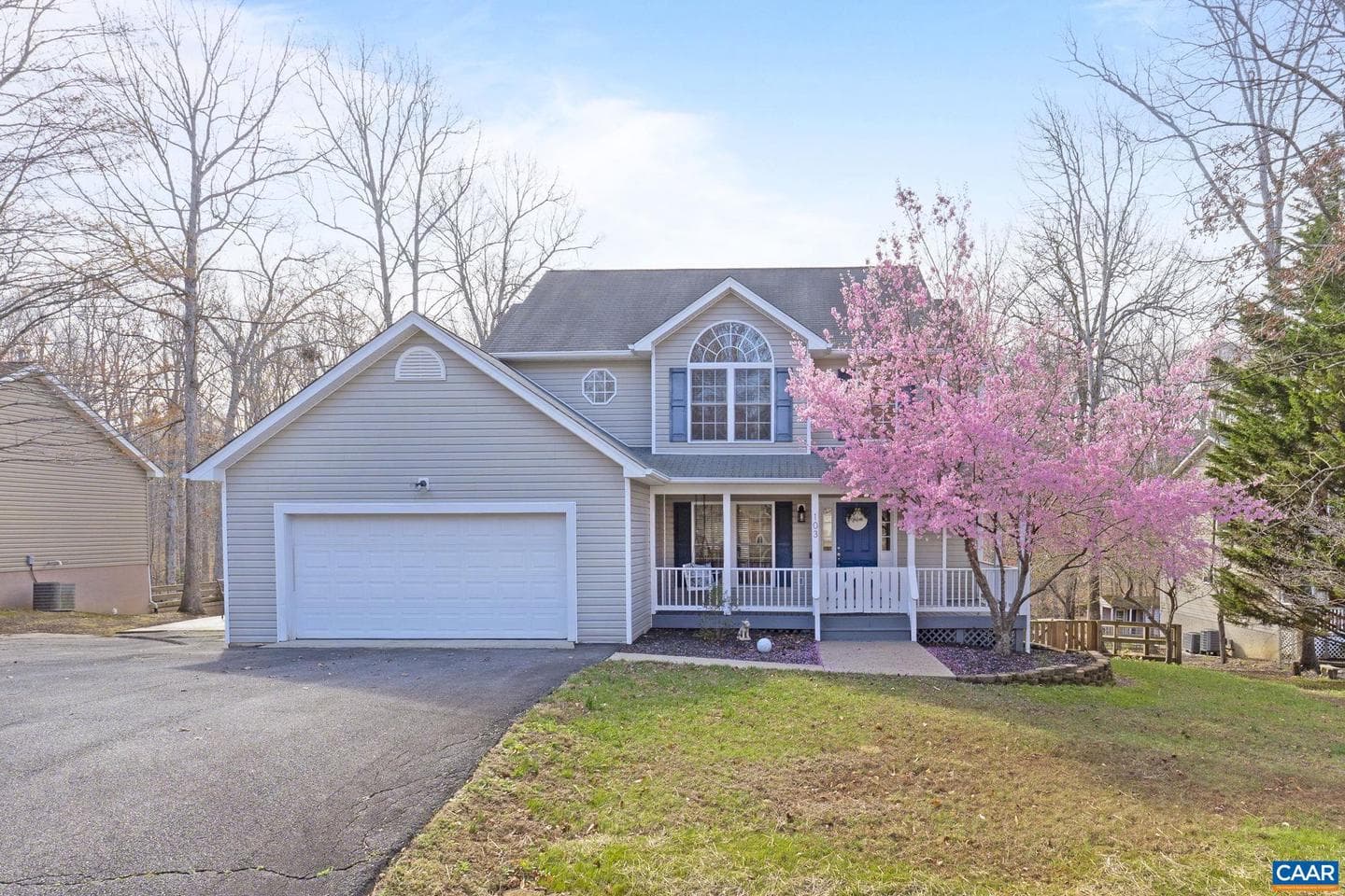 103 Riverside Dr photo 1