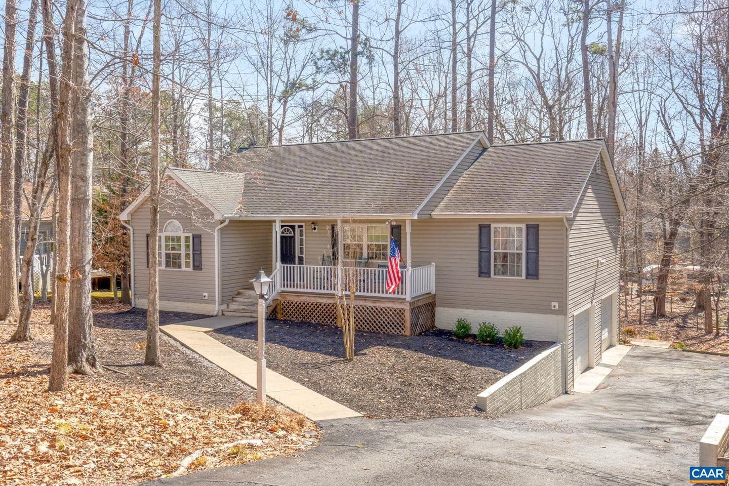 37 West Lake Forest Dr photo 1