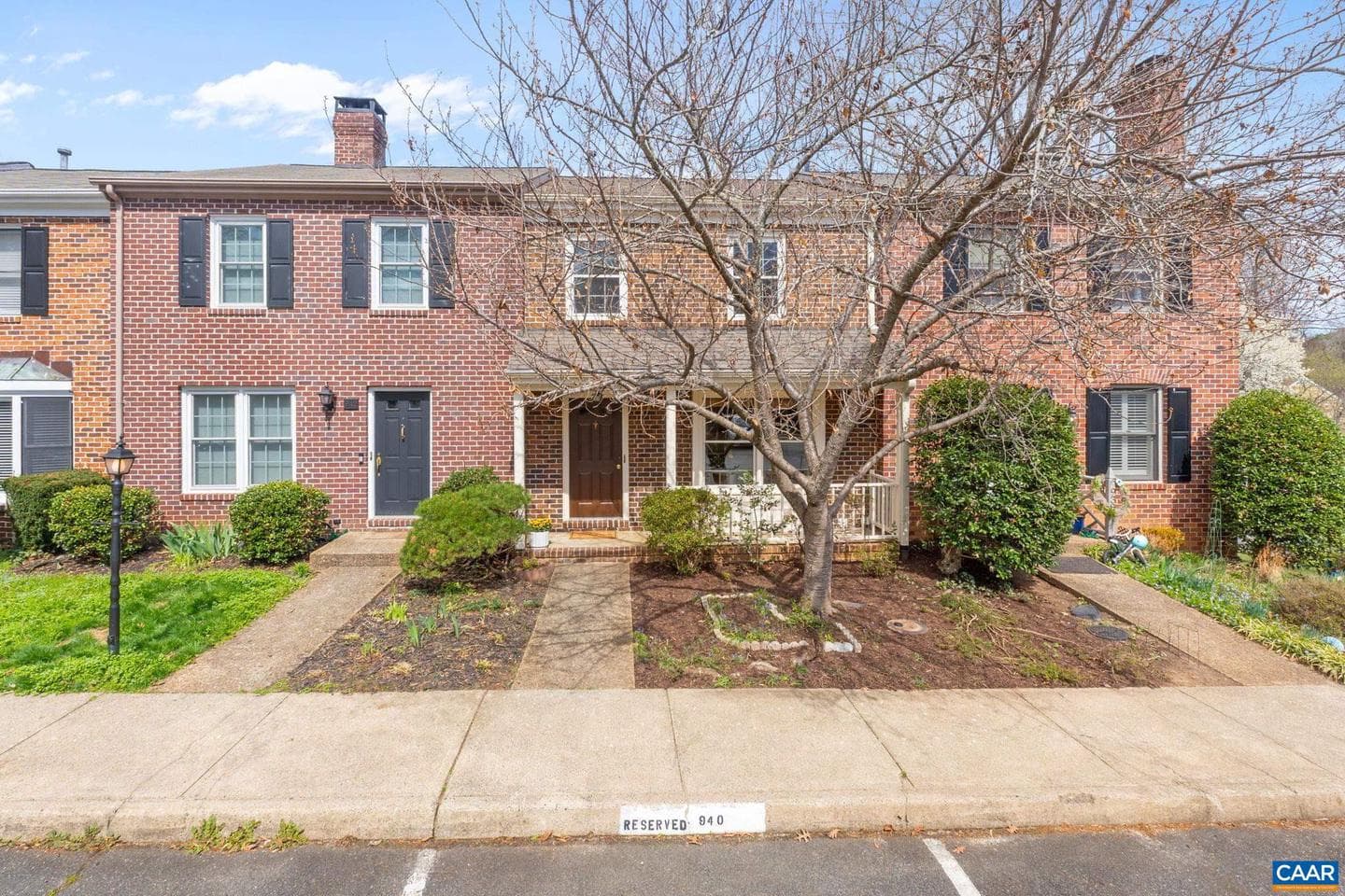 940 Huntwood Ln