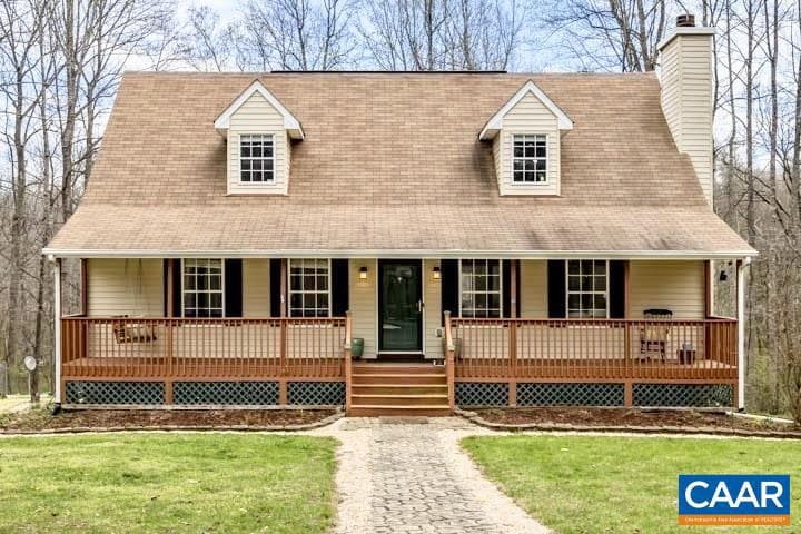 462 Fox Hunters Ln