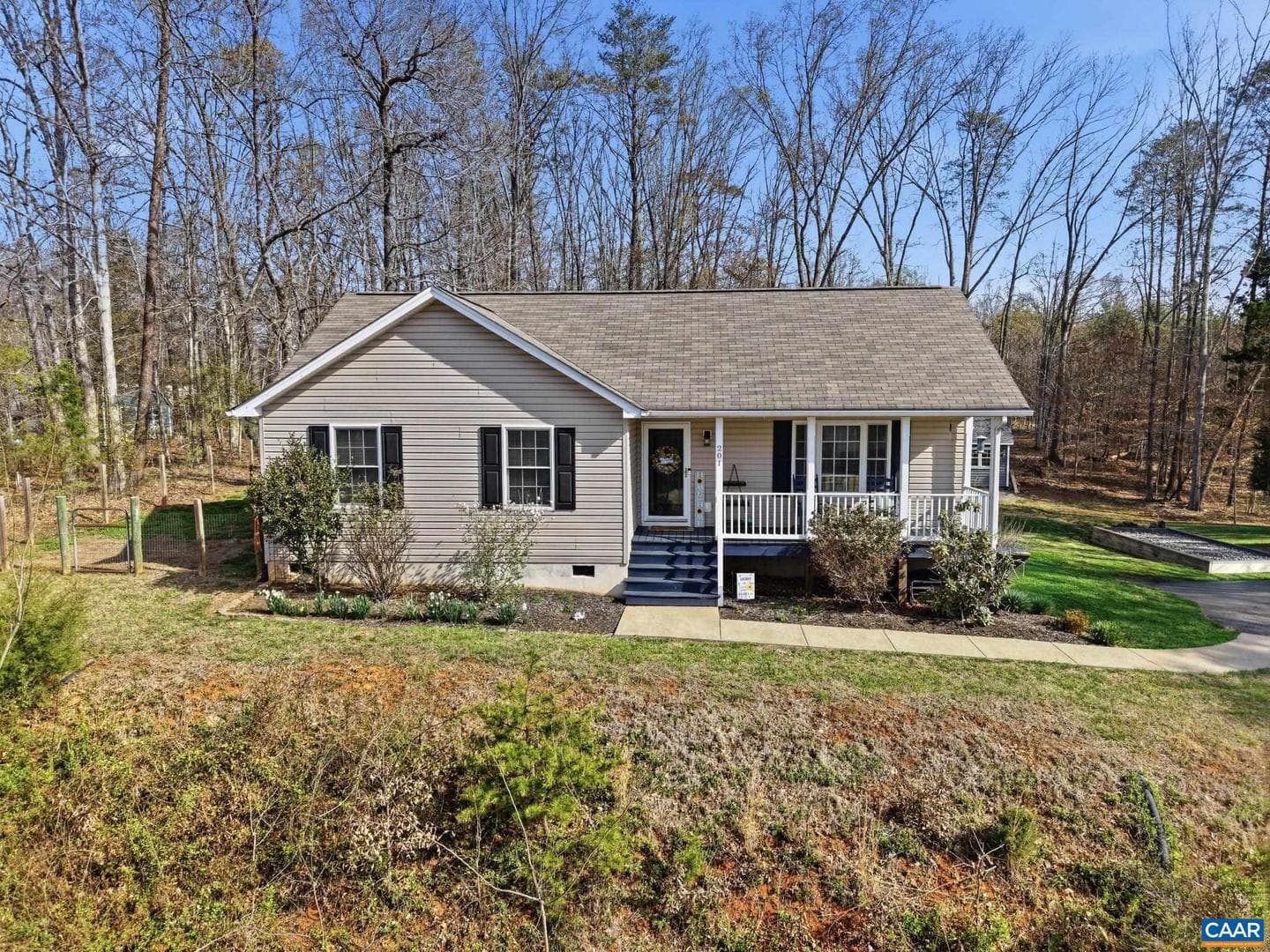 201 Tanglewood Dr photo 1