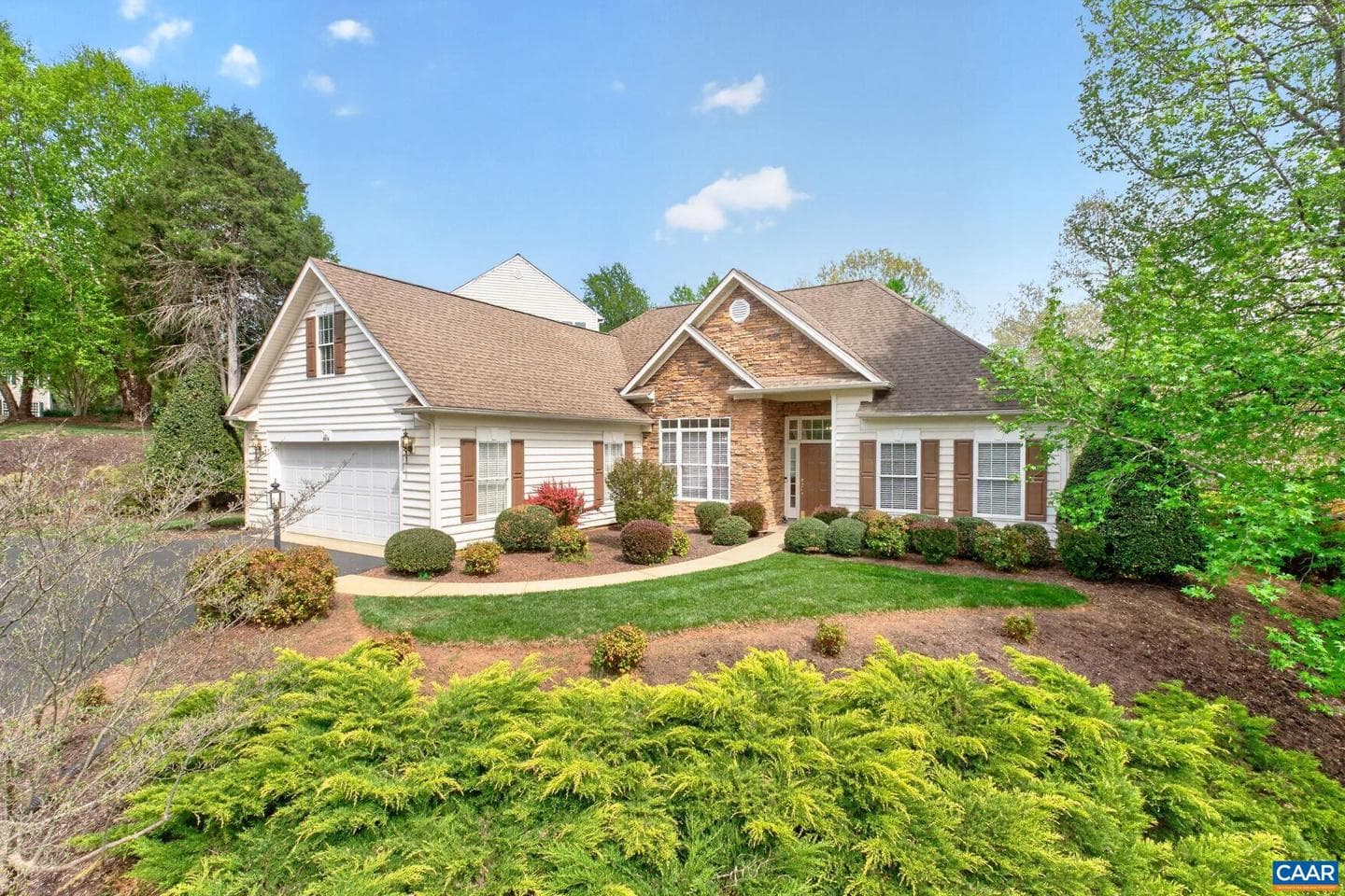 1804 Creekview Ln