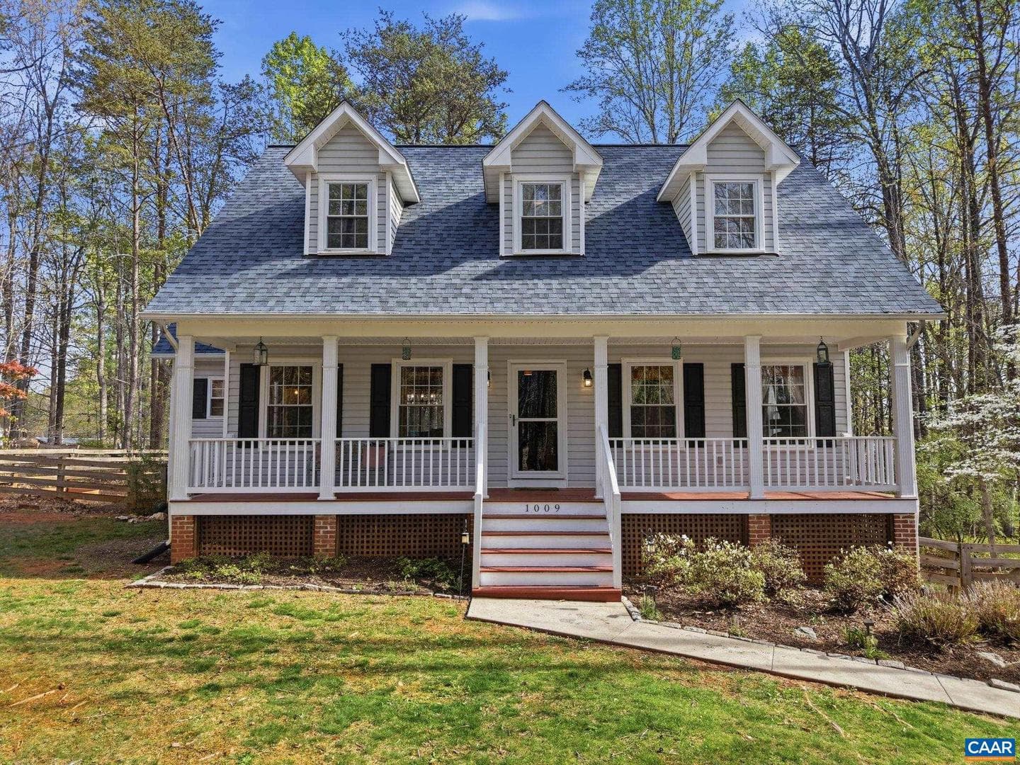 1009 Stonewood Dr photo 1