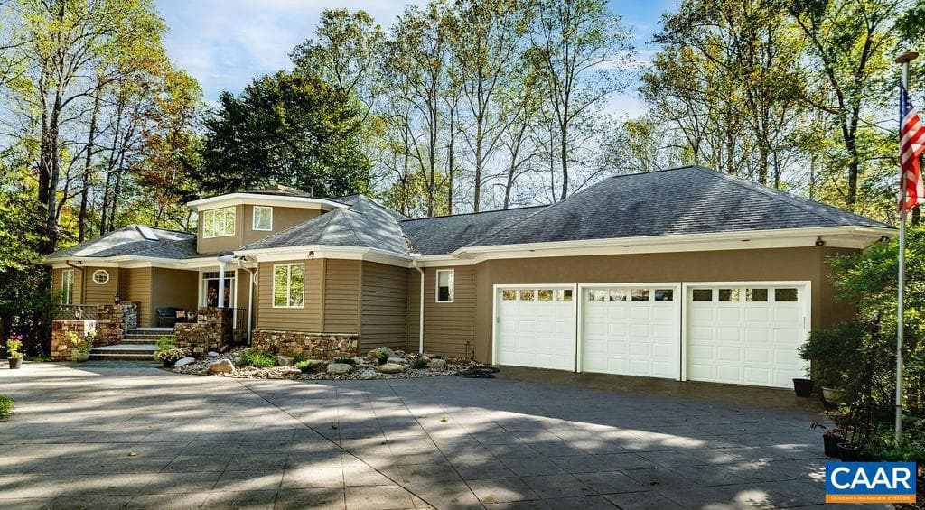 105 Saddleback Knl photo 1