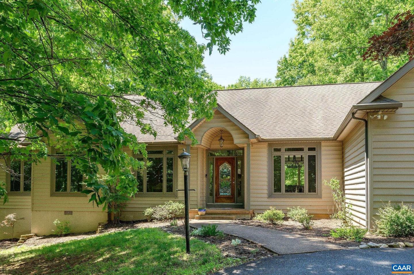 458 Fieldstone Dr photo 1
