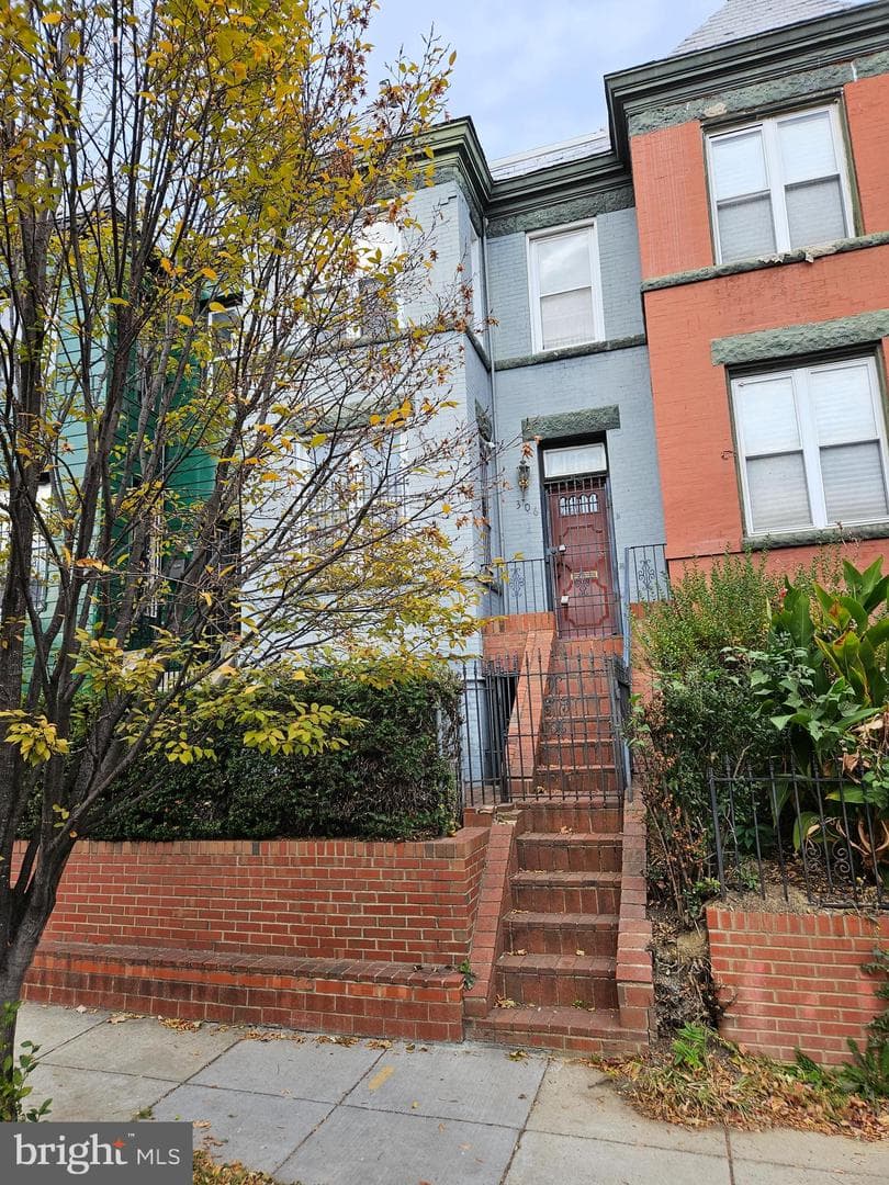 306 Seaton Place NE photo 1