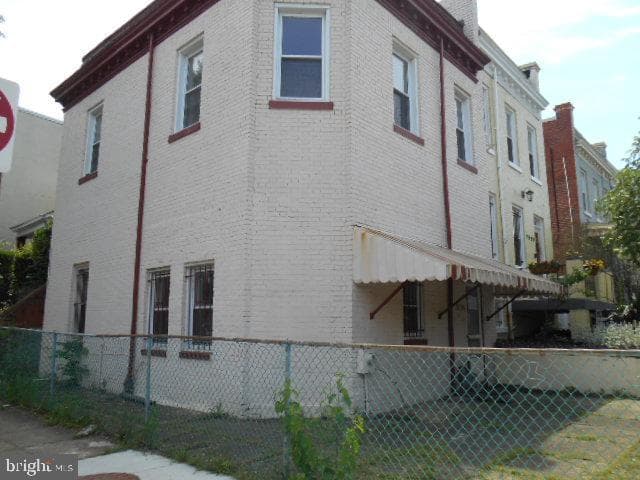 1431 C Street NE photo 1