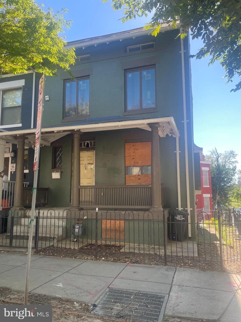 518 Columbia Road NW photo 1