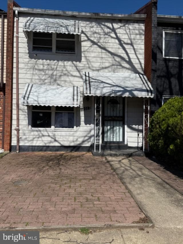 1266 Barnaby Terrace SE photo 1