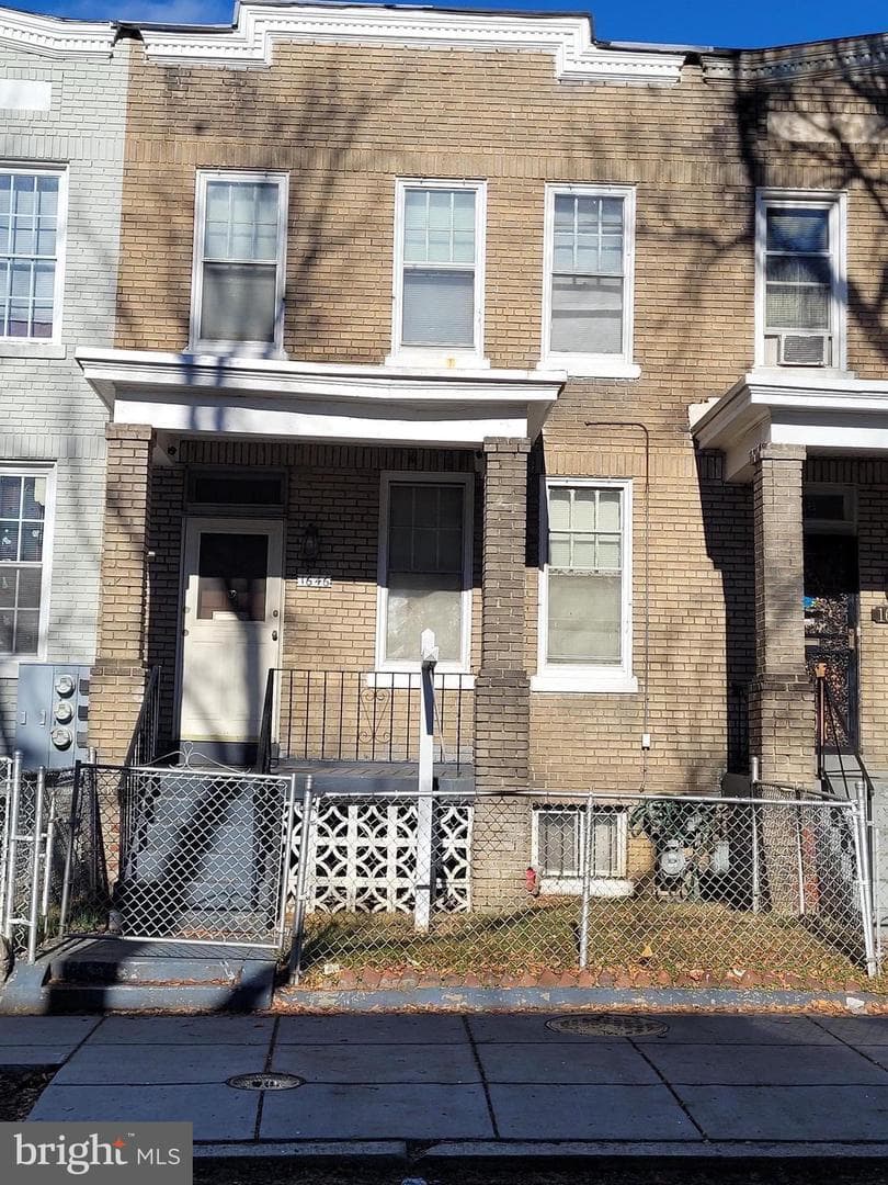 1646 Gales Street NE photo 1