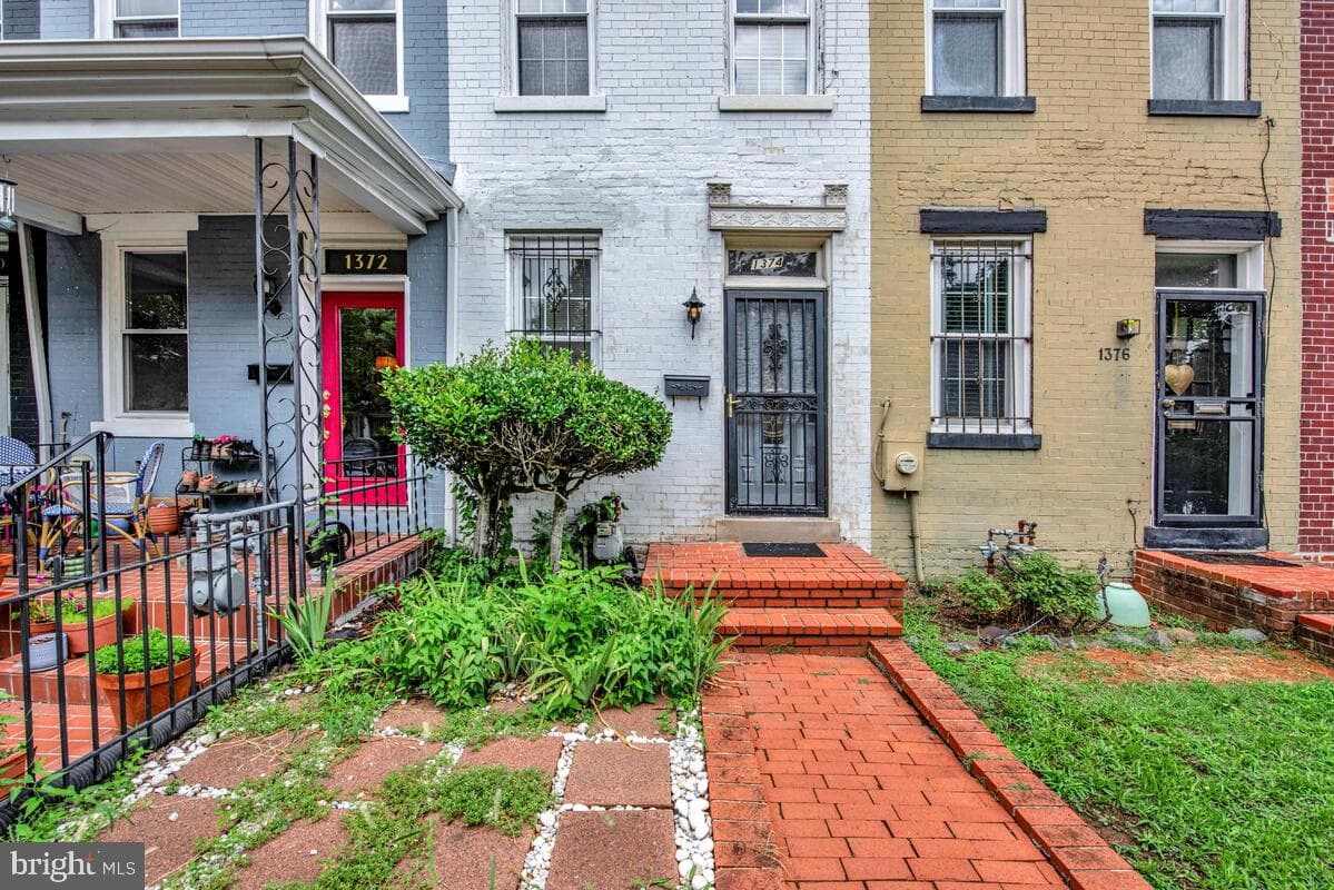 1374 C Street NE photo 1
