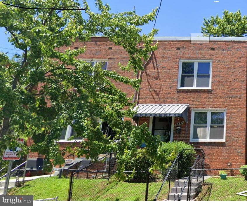 744 Upsal Street SE photo 1