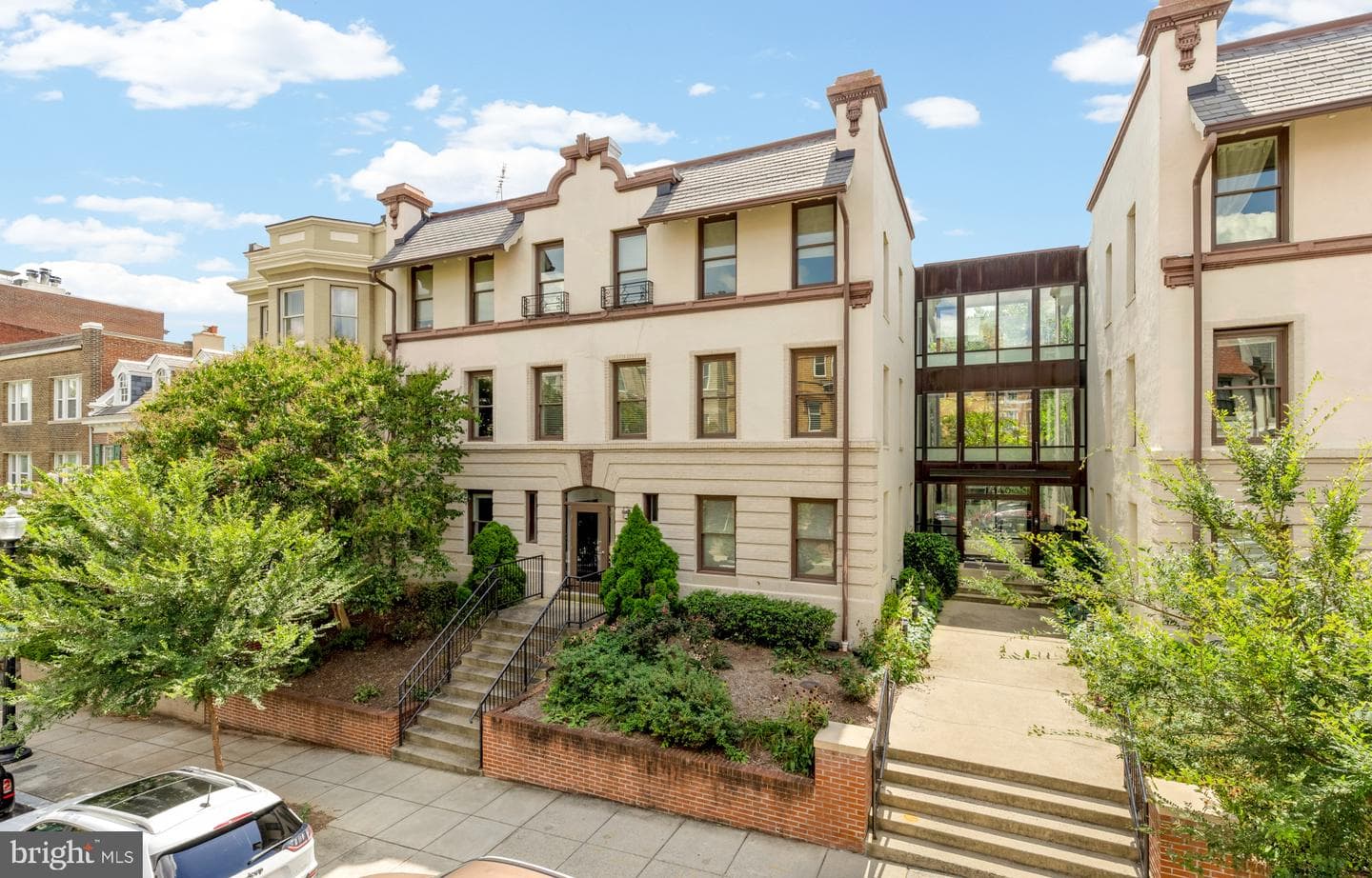 1840 Vernon Street NW #208 photo 1
