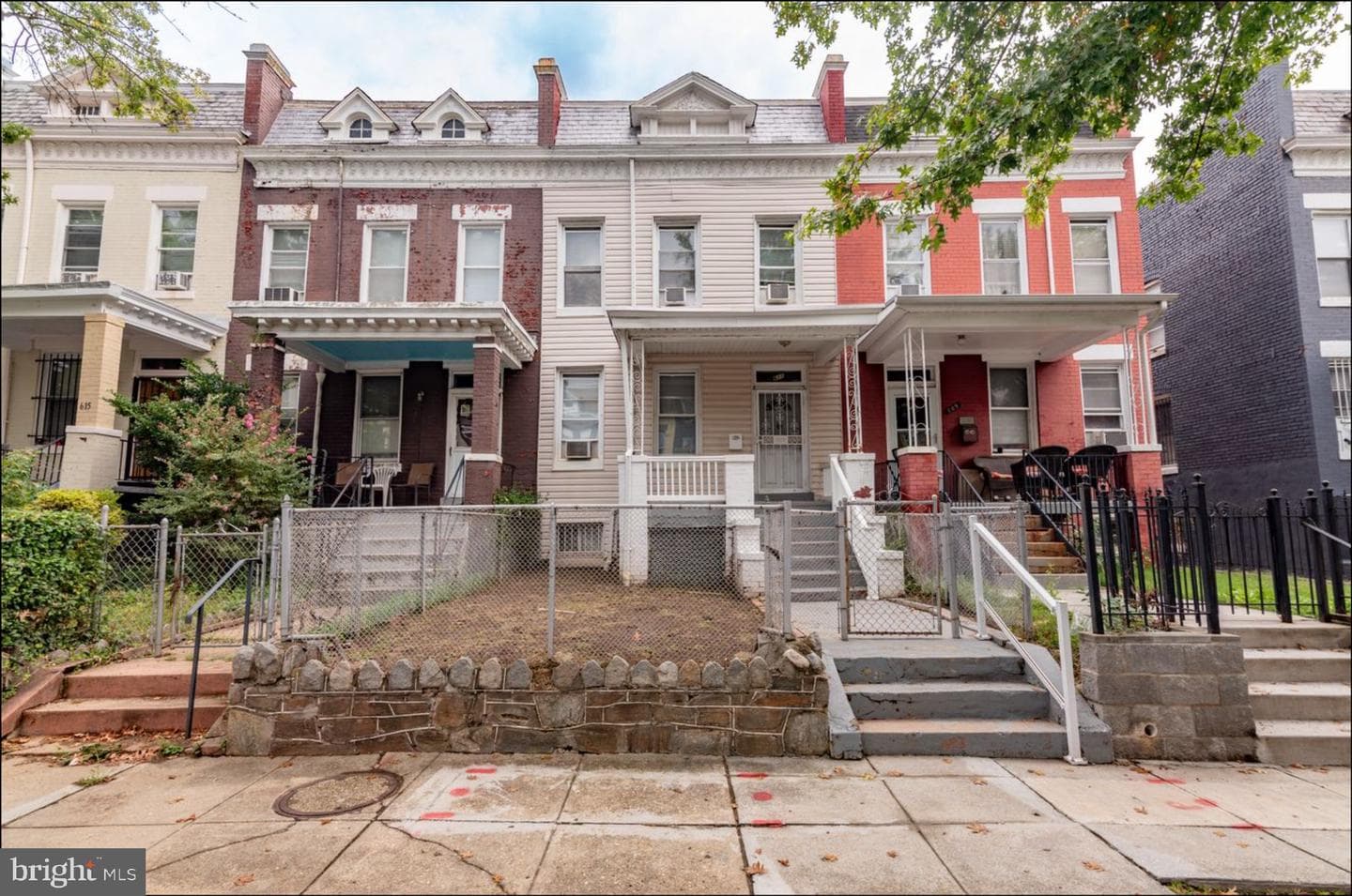 611 Keefer Place NW photo 1