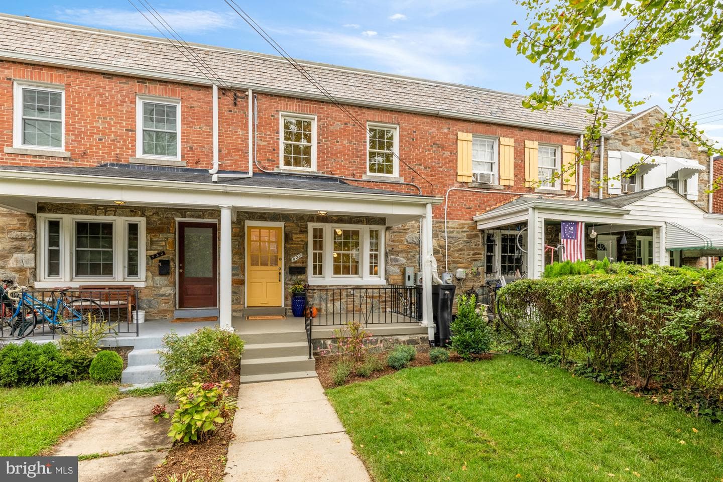 922 Perry Place NE photo 1