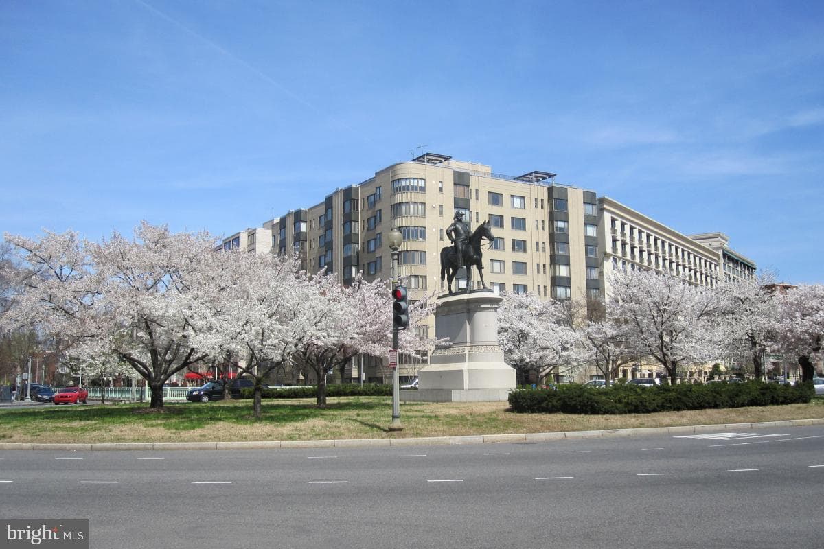 1 Scott Circle NW #121 photo 1