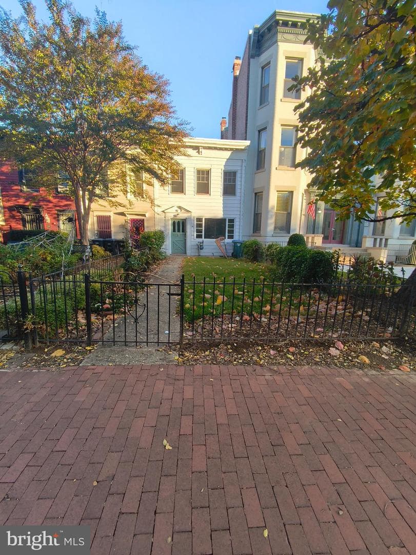 420 East Capitol Street NE photo 1