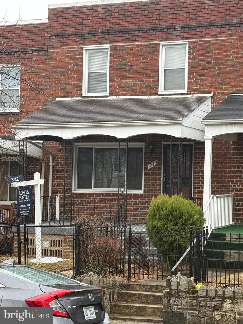1343 Queen Street NE