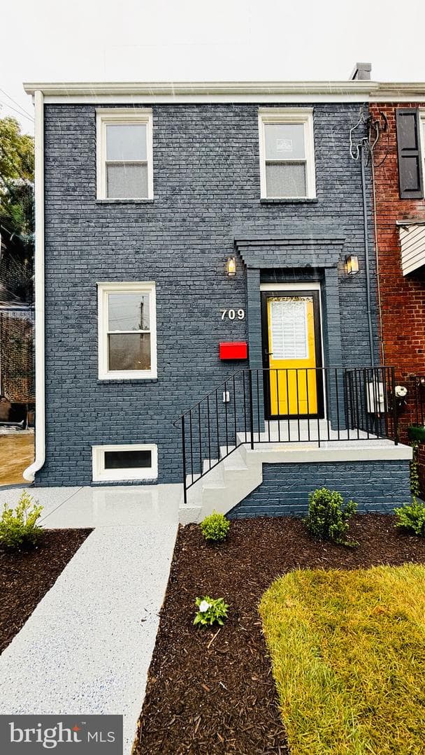 709 Adrian Street SE photo 1