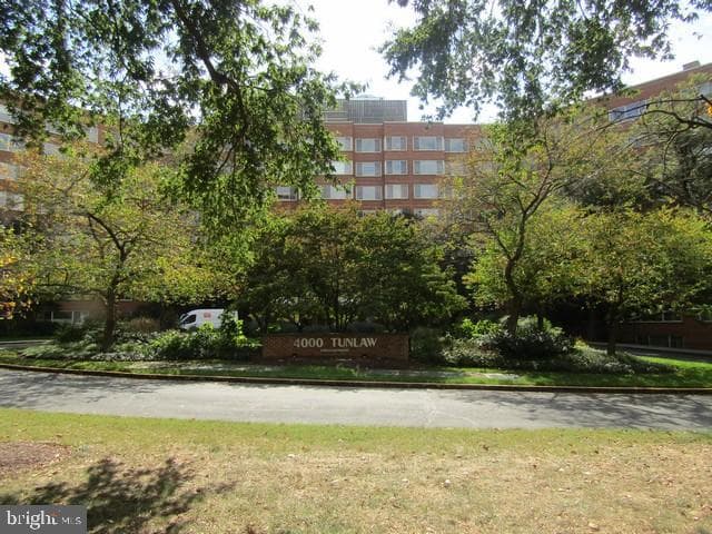 4000 Tunlaw Road NW #1029 photo 1