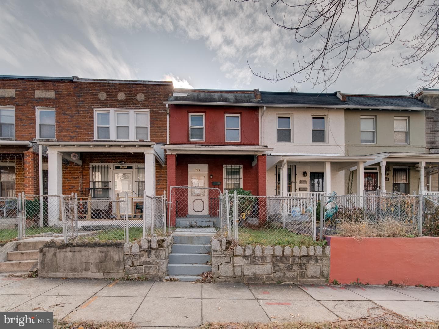 1709 L Street NE photo 1