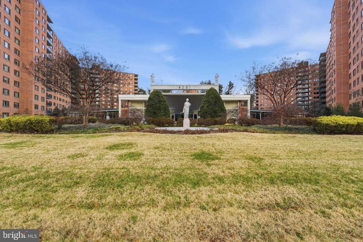 4201 Cathedral Avenue NW #905e photo 1